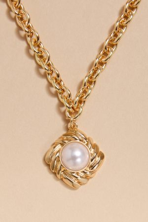 Tara Pearl Pendant Necklace